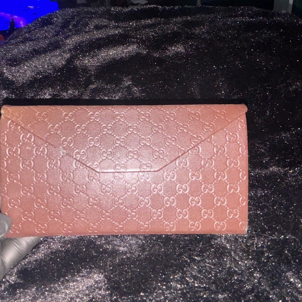 Gucci Collapsible Triangular Leather Eyeglass Case - image 8